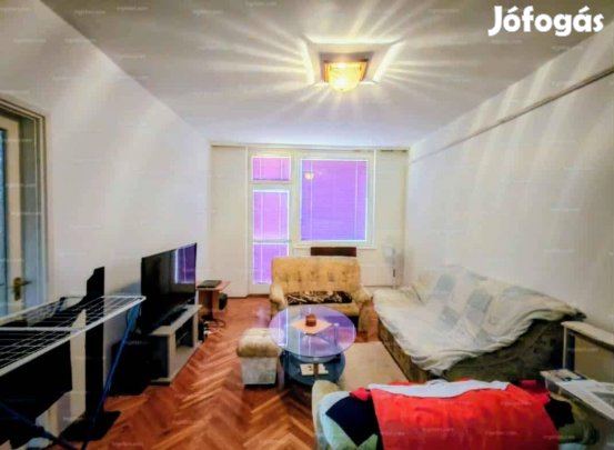 2 szobás, loggiás tégla lakás Felsővárosban