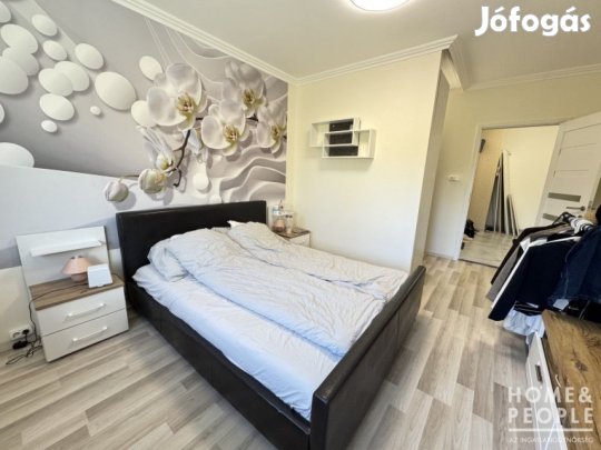 2 szobás, teljesen felújított panel lakás eladó Szegeden!