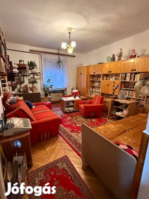 2 szobás erkélyes 1.emeleti lakás eladó