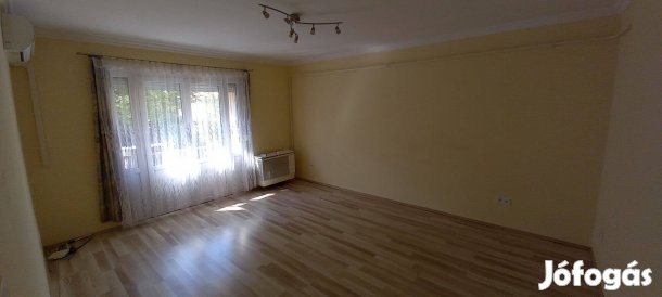 2 szobás felújított Győri kapui lakás 1 M Ft olcsobban eladó