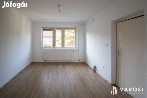 2 szobás sorházi lakás saját udvarral