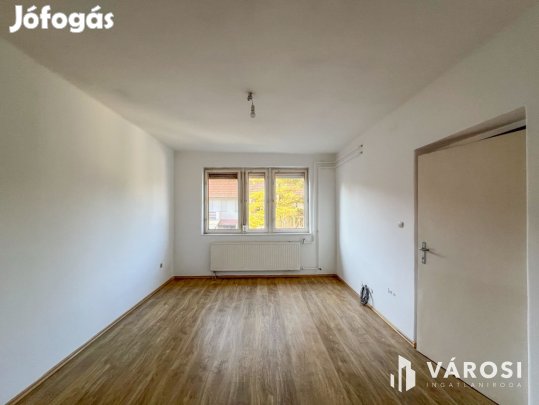 2 szobás sorházi lakás saját udvarral