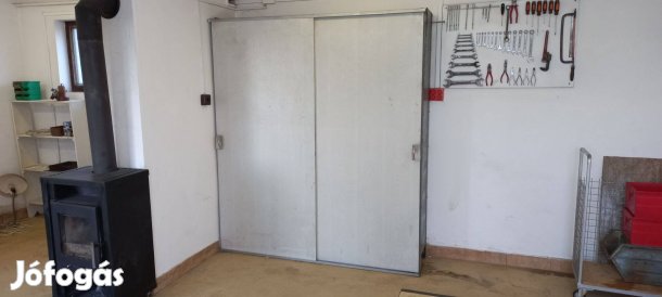 2 tolóajtós műhelyszekrény