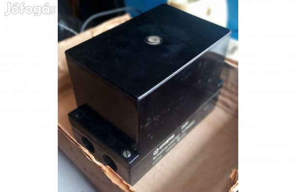 2 új NDK kapcsoló erősítő ursaflop dobozában DDR