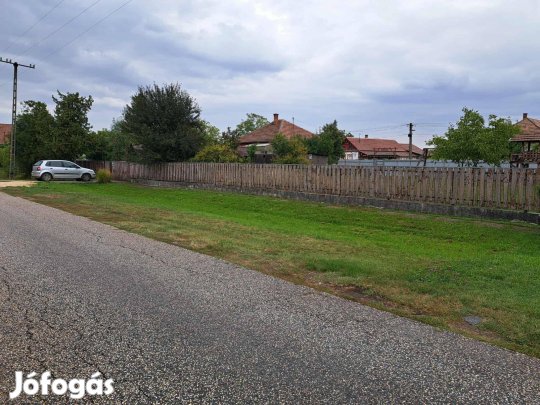 2 utcára nyíló, vállalkozásra is kiváló telken 2 szobás ház