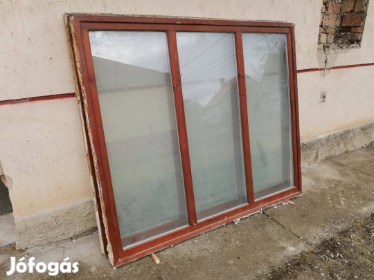 2db 1,7 x 2,0 m-es (m x sz) üvegezésű bontott fa ablak eladó