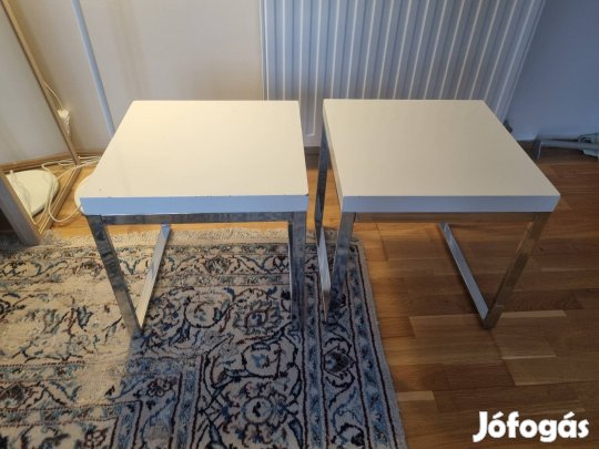 2db Króm lábú fehér éjjeliszekrény