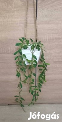 2db Lógó kaspó művirággal