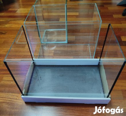 2db akvárium, sok felszereléssel, pl fűtő, szűrő, lámpa 