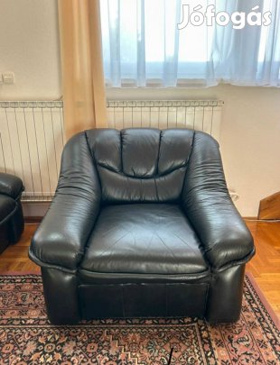 2db fekete színű bőrfotel