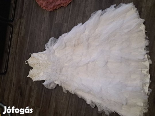 2db mennyaszonyi ruha Demetrios