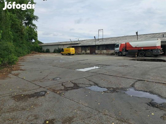 3000 m2 telephely kiadó (kisebb területtel is bérelhető)
