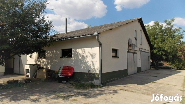 300 m2-es műhely és 200 m2-es ház eladó