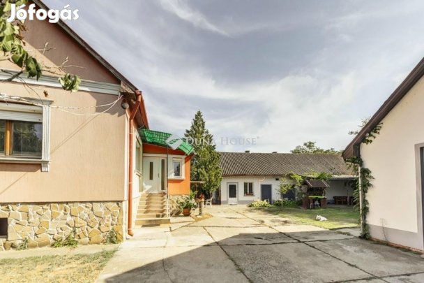 300 nm-es ház eladó Kecskemét