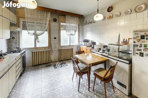 304 nm-es ház eladó Tatabánya