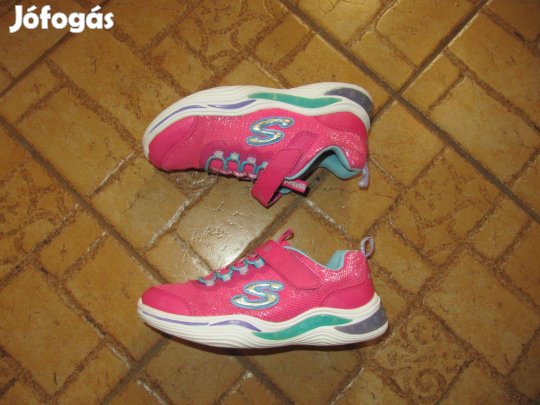 30-as Skechers világítós cipő