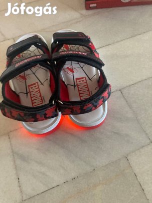 30-as Spider Man villogós szandál eladó