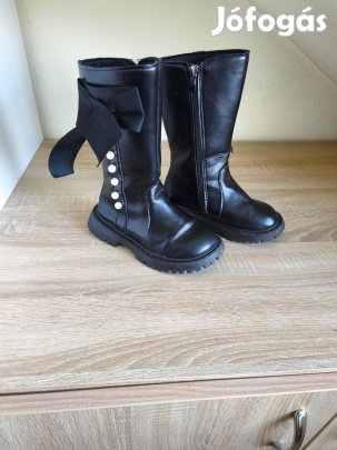 30-as fekete lányka átmeneti csizma
