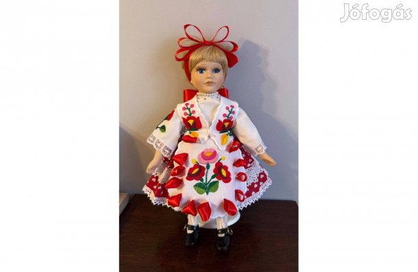 30 cm Kalocsai népviseletes porcelán baba