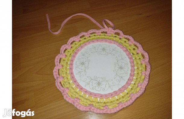 30 cm-es ajtó dísz festett fa alap akasztós baba gyerek szobába