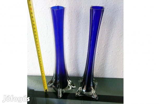 30 cm magas kék üveg váza Újpest központ közelében