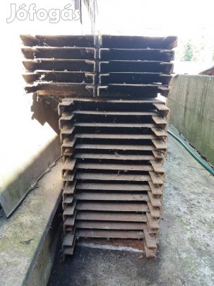 30 cm magas lemezzsalu eladó