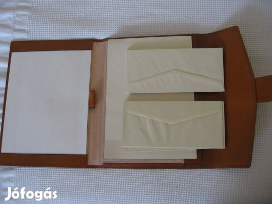 30 db-os levélpapír-boríték szett bőr mappában