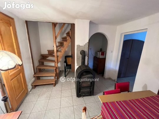 30 nm-es ház eladó Gyód