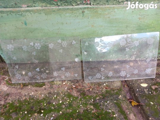 30x48cm vitrin üveg csiszolt mintával 4-5mm vastag és 2db van