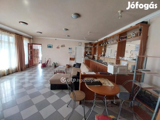 318 nm-es ház eladó Nyíregyháza