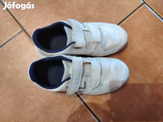 31-es Decatlonos cipő 