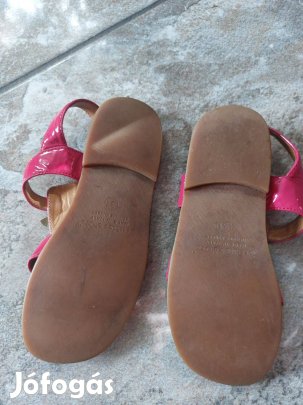 31-es bőrszandál