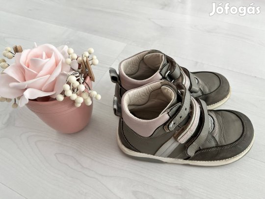 31-es szupinált átmeneti cipő. Memo.