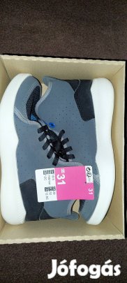 31-es új magasszárú sportcipő