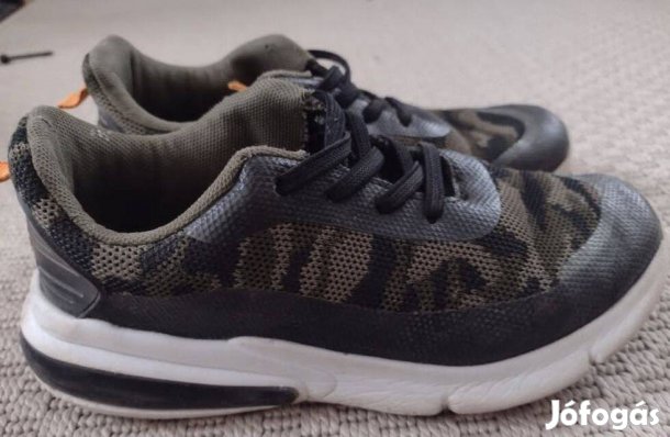 31 terepmintás fiú edzőcipő bth 20.5 cm