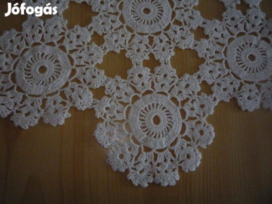 31cm átmérőjű kézi horgolású terítő Új