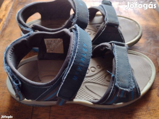 32 Mckinley fiú szandál