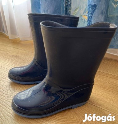 32-es Gumicsizma