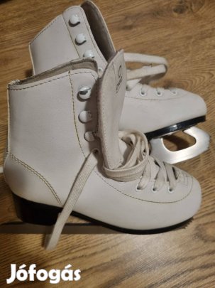 32 es Korcsolya elado