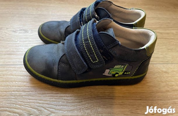 32-es Szamos cipő