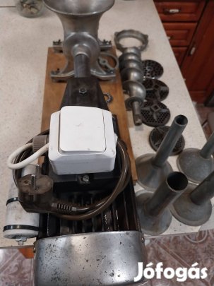 32-es Szarvasi húsdaráló!