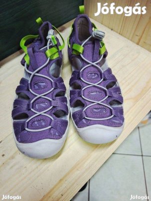 32-es Új Keen Moxie fiú szandál,