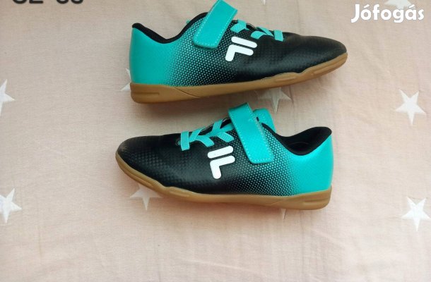 32-es kisfiú sportcipő