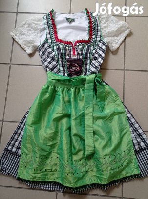 32-es lányka dirndl ruha köténnyel 