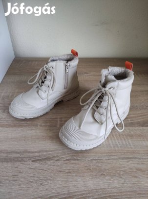 32-es lányka drapp bokacipő