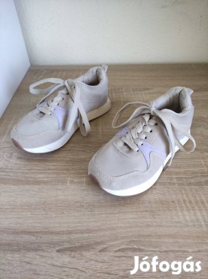 32-es lányka sportcipő