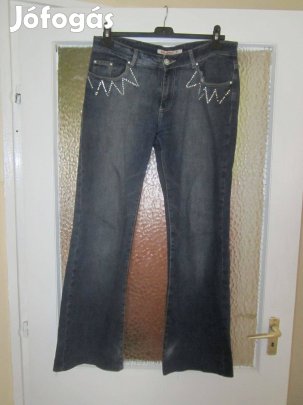 32-es strasszos farmer