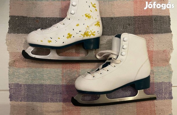 33-34-es kislány korcsolya eladó