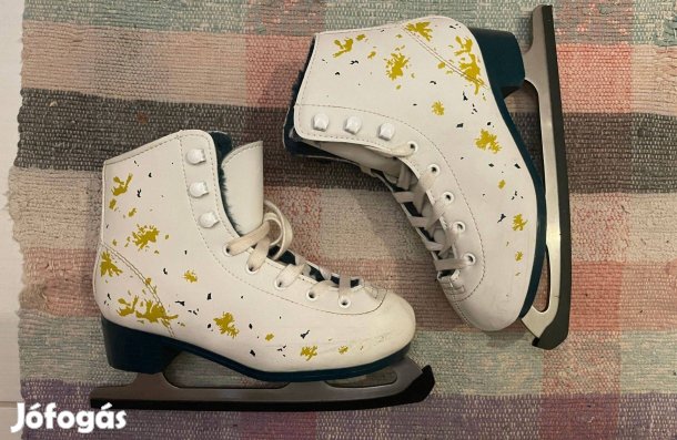 33-34-es korcsolya eladó