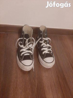 33-as Converse magas szárú cipő eladó